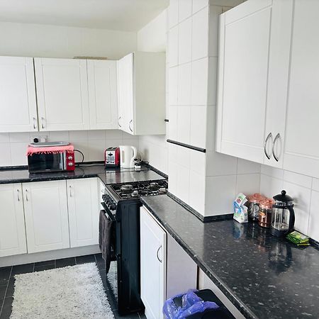 Entire 3 Bedroom House- Free Parking 리버풀 외부 사진