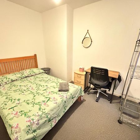 Entire 3 Bedroom House- Free Parking 리버풀 외부 사진