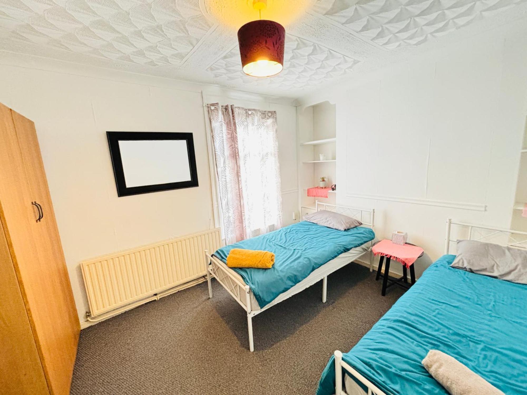 Entire 3 Bedroom House- Free Parking 리버풀 외부 사진