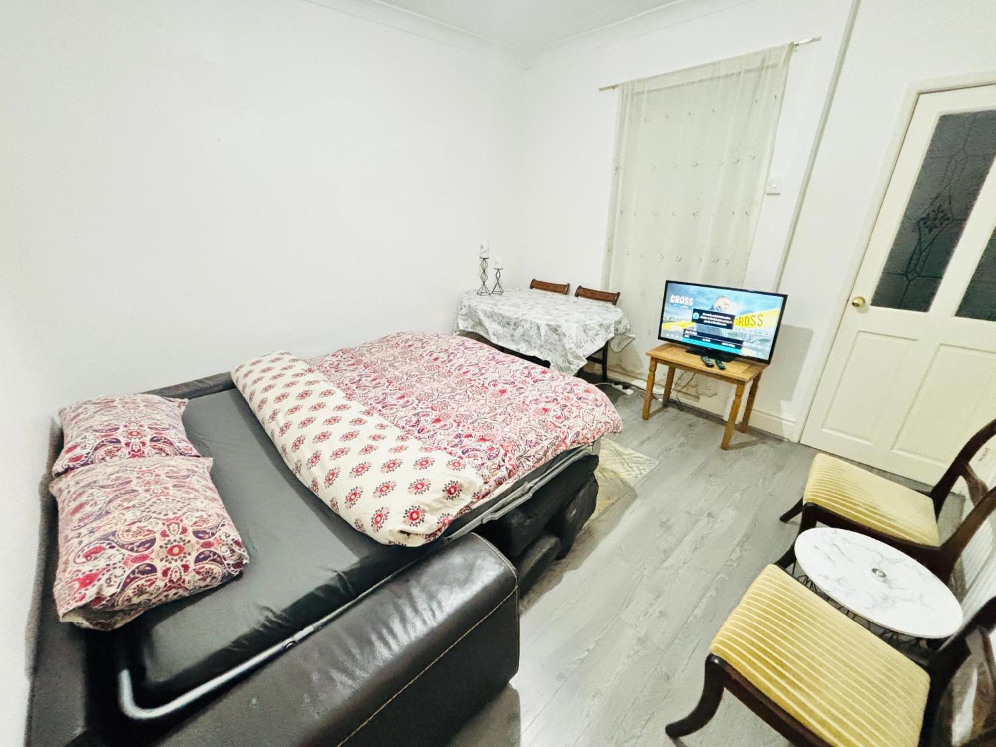 Entire 3 Bedroom House- Free Parking 리버풀 외부 사진